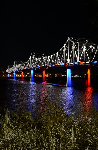 Murray Baker Bridge Lighting - Grass