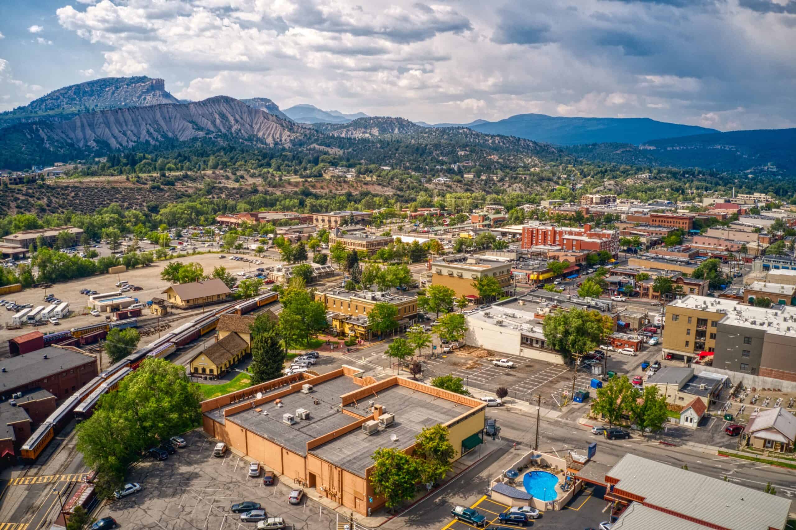 Bird-eye view of Durango with mountains in the background and the sky being cloudy